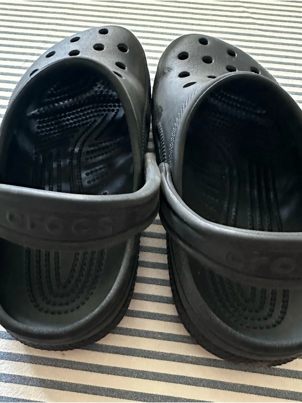 CROCS Classic Clog in Black
